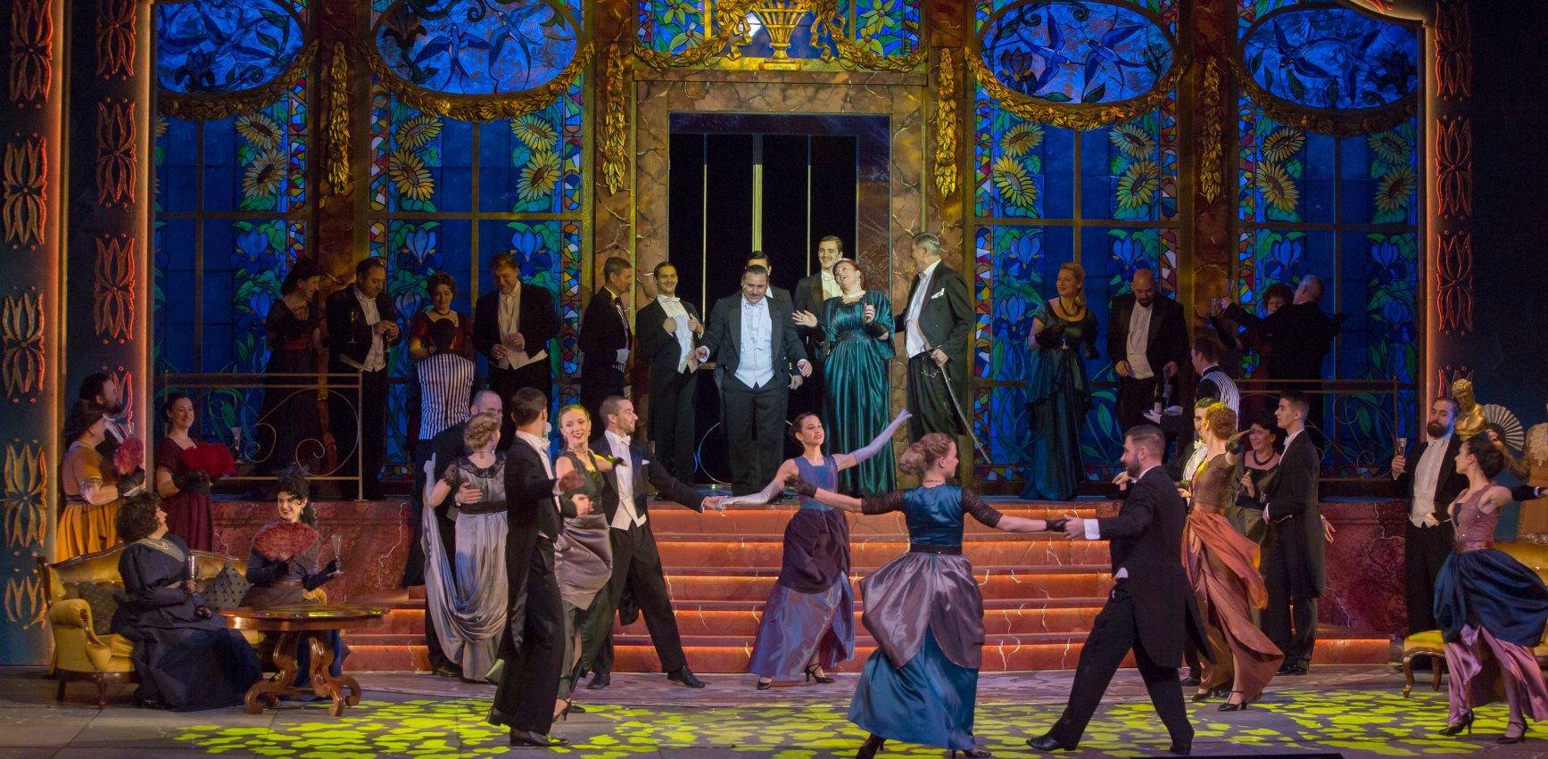 150 jelmez, előkelő kastély és vásári forgatag – a műhelytől és a varrodától a színpadig hír képe 150 jelmez, előkelő kastély és vásári forgatag – a műhelytől és a varrodától a színpadig hír képe