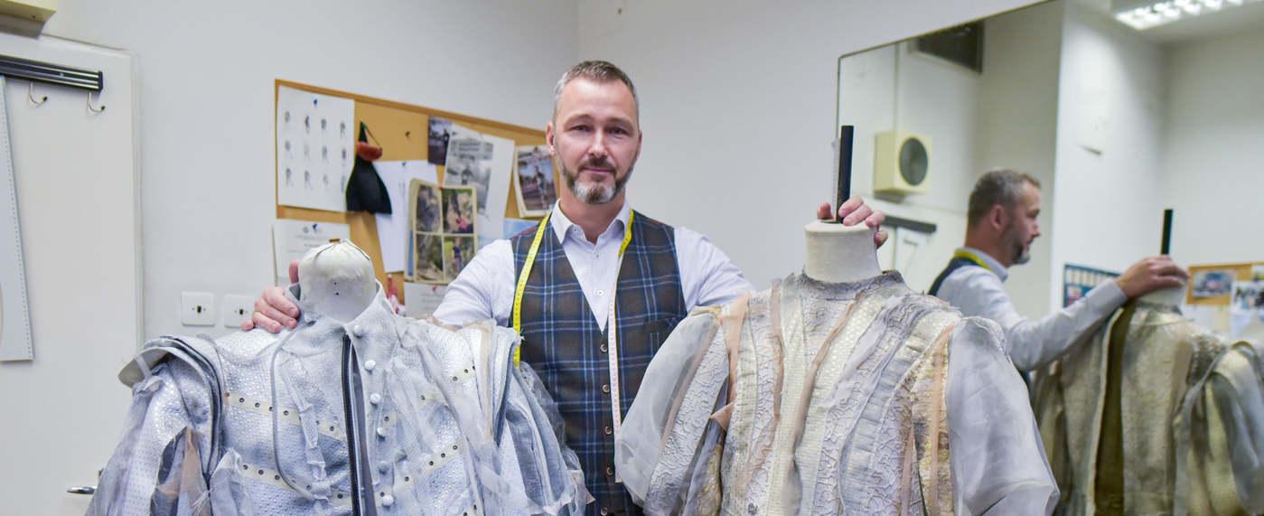 Mindig a tökéletesre törekszik a Szegedi Nemzeti Színház férfi főszabója hír képe Mindig a tökéletesre törekszik a Szegedi Nemzeti Színház férfi főszabója hír képe