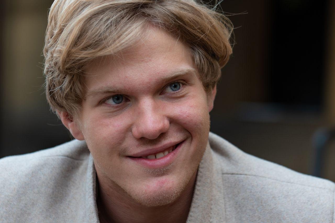 Szaszák Zsolt: Pofátlan gyereknek tartom magam hír képe Szaszák Zsolt: Pofátlan gyereknek tartom magam hír képe