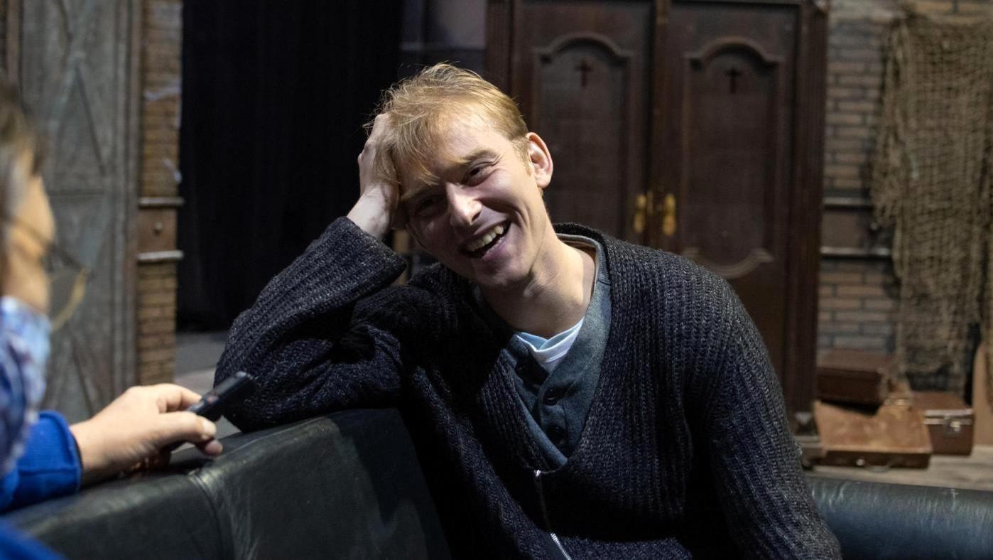 Szeged igazi fényét az itt élő emberek adják! – állítja a színház új művésze, Károlyi Krisztián hír képe Szeged igazi fényét az itt élő emberek adják! – állítja a színház új művésze, Károlyi Krisztián hír képe