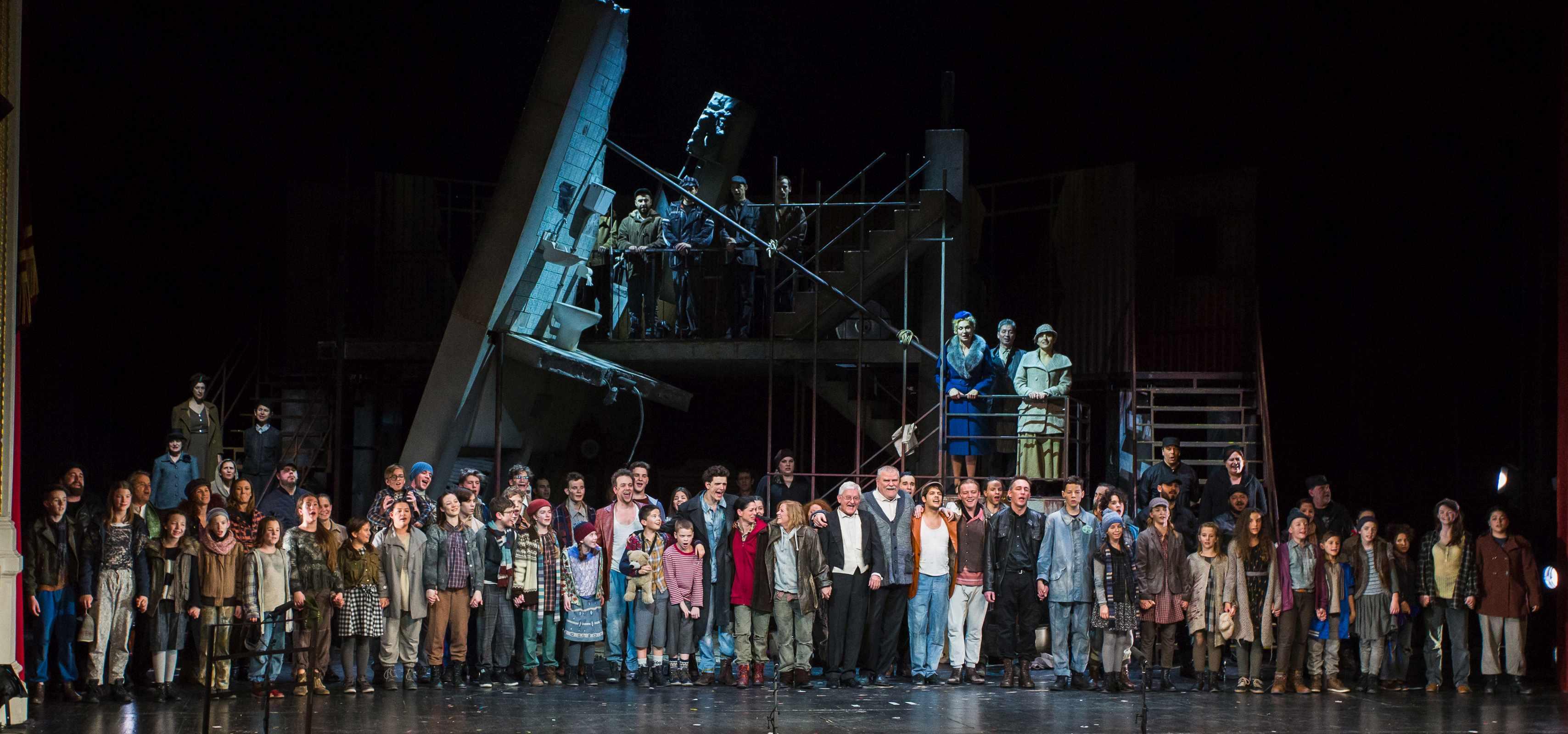 Ünnepelt a Valahol Európában: Hosszú, Suhanc, Ficsúr és Csóró már ötvenszer élték túl a háborút hír képe Ünnepelt a Valahol Európában: Hosszú, Suhanc, Ficsúr és Csóró már ötvenszer élték túl a háborút hír képe