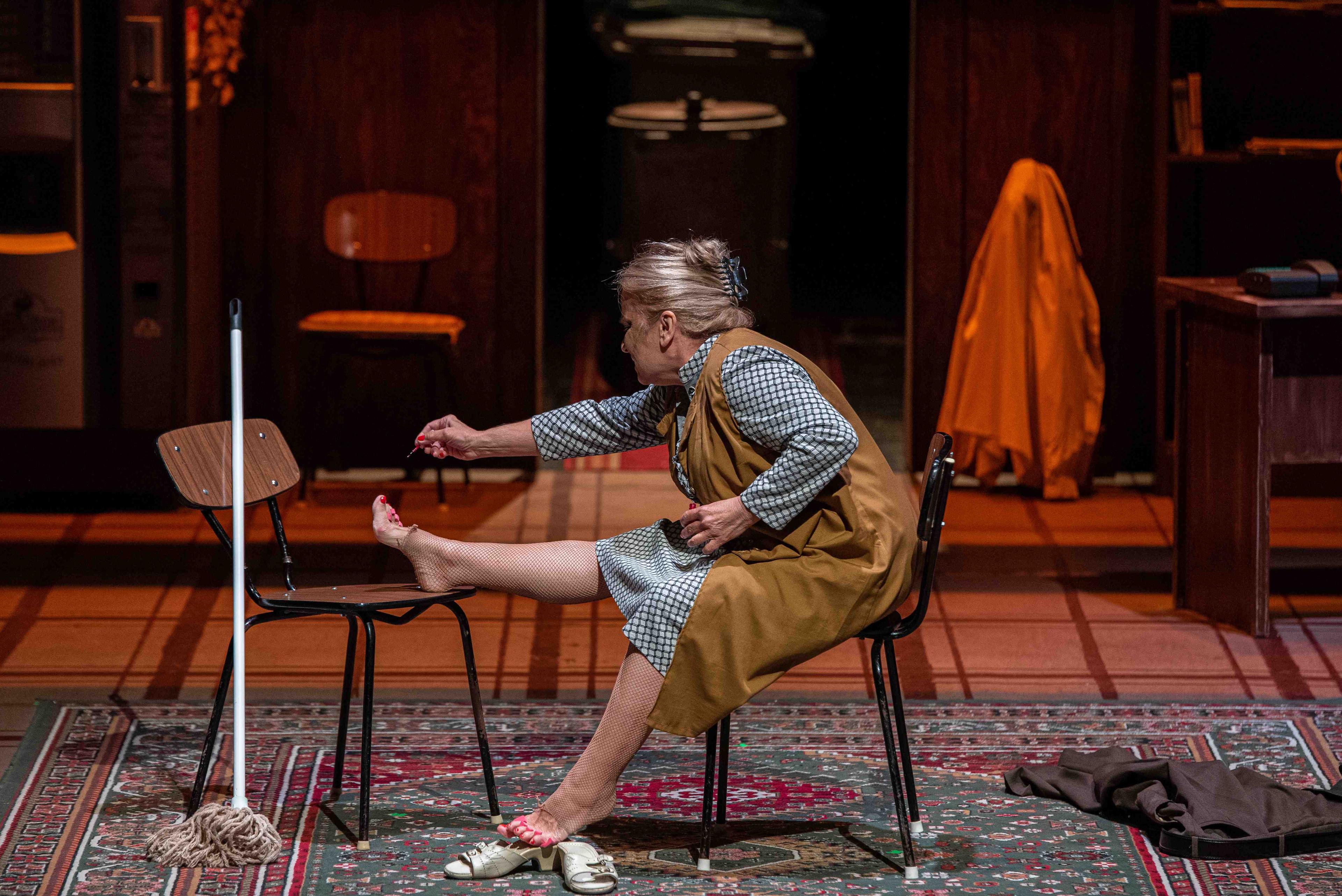 Az eltört korsó 1 Az eltört korsó 1