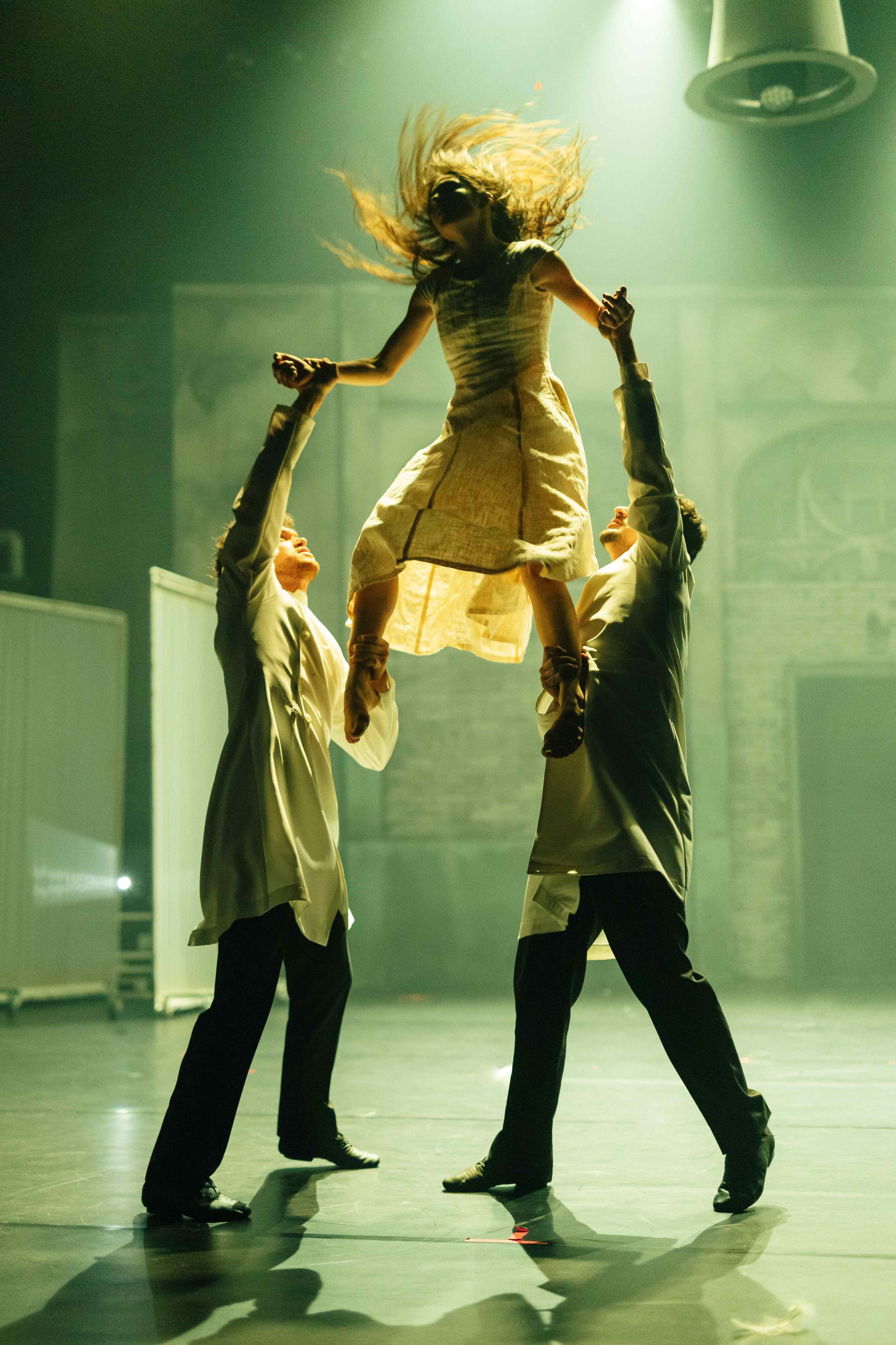 Fekete hattyú 2 Fekete hattyú 2