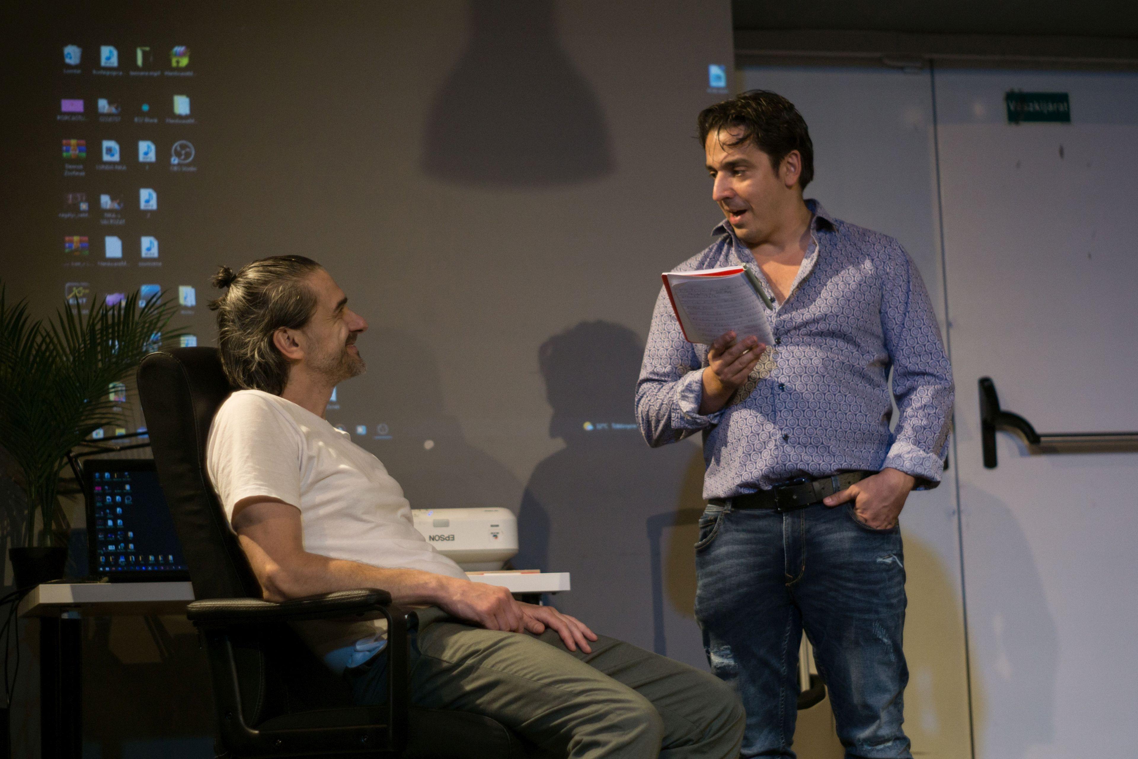 Pánik, avagy férfiak az idegösszeomlás szélén 2 Pánik, avagy férfiak az idegösszeomlás szélén 2